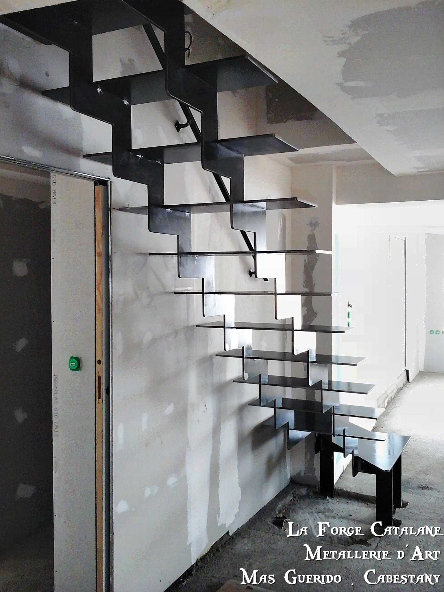 escalier double limon cremaillere marches fer quart tournant bas forge catalane.jpg